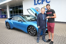 Ông chủ Leicester City sắm 19 siêu xe BMW i8 tặng cầu thủ